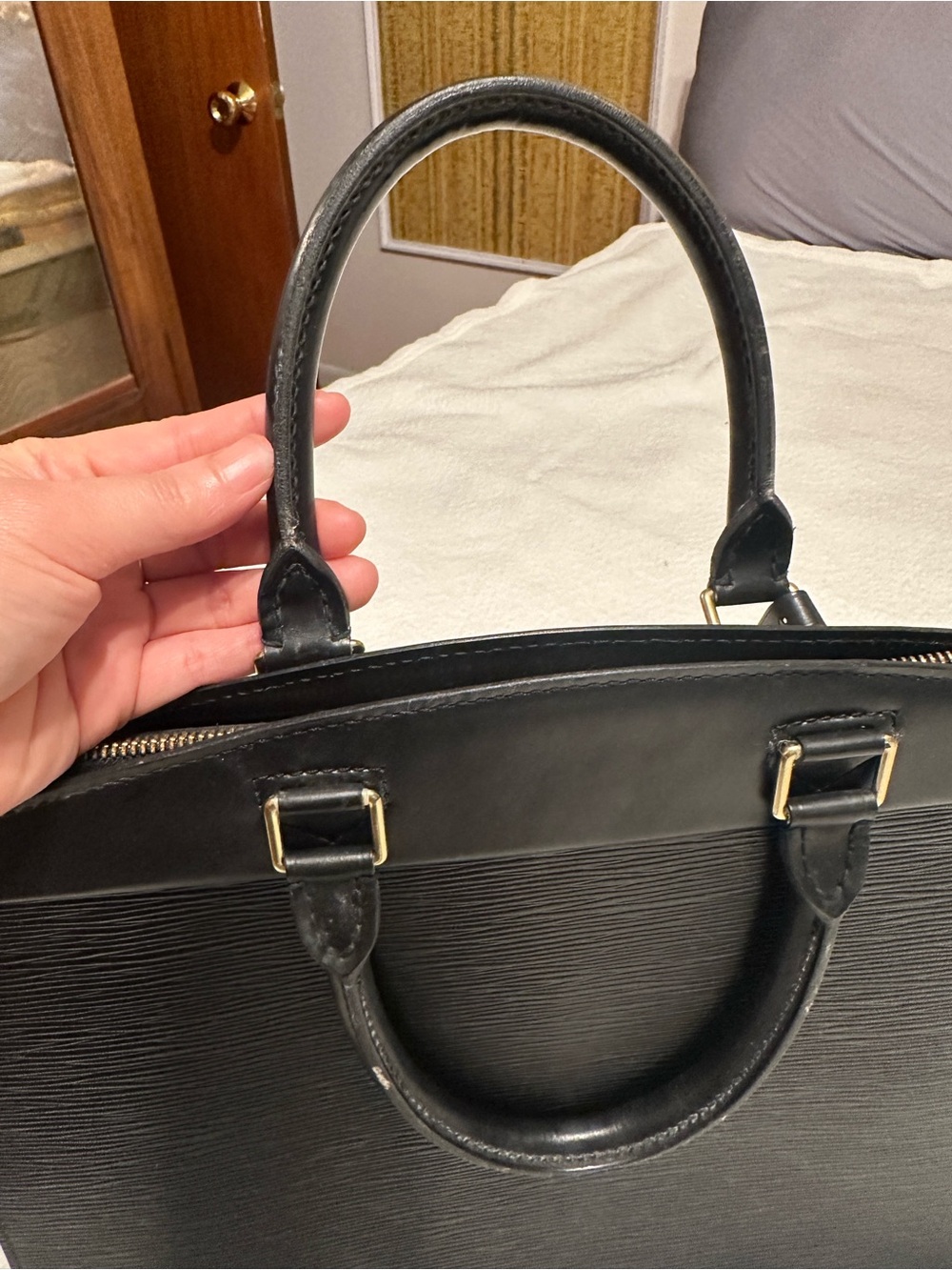 Stylish Black Leather Tote Bag - Picture 12 of 13